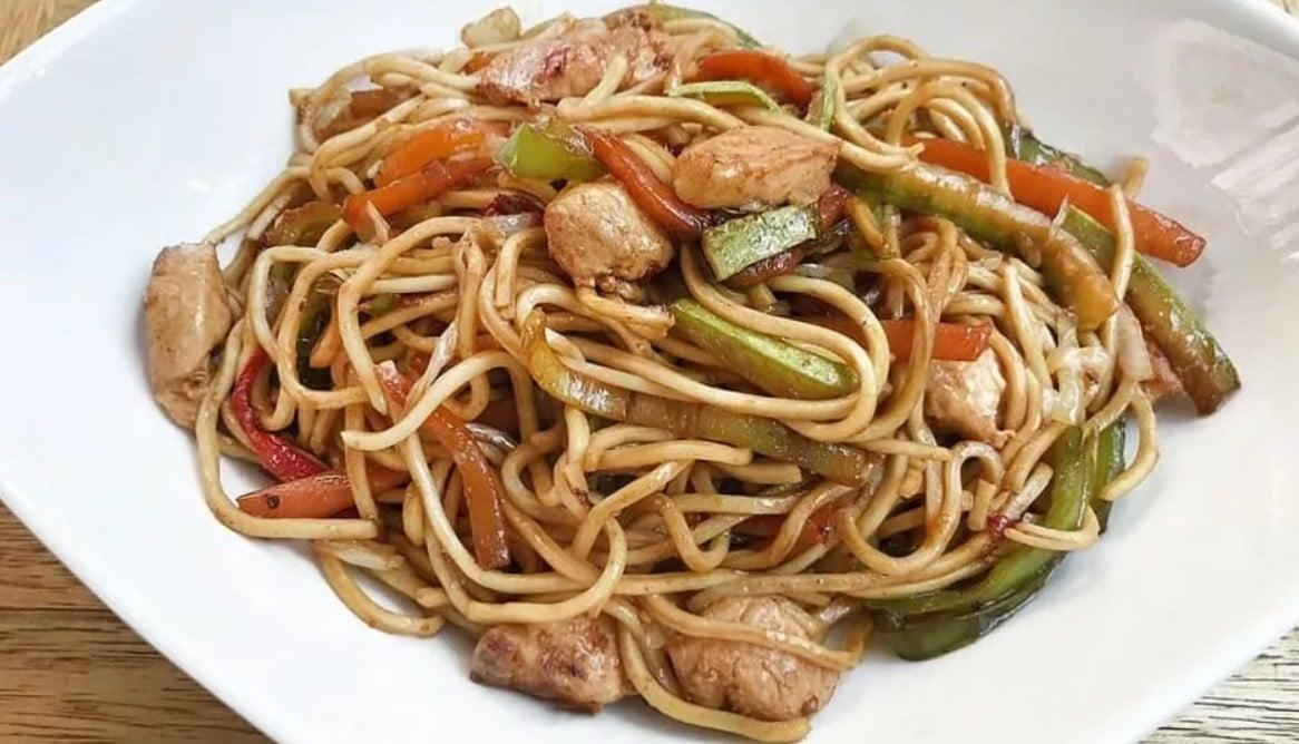 TAVUKLU SEBZELİ NOODLE